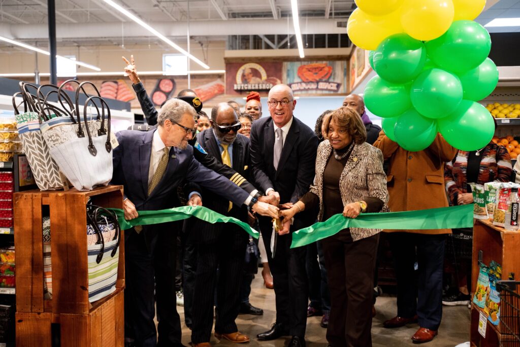 Field Foods grand opening in Pagedale to help invest in St. Louis communities.